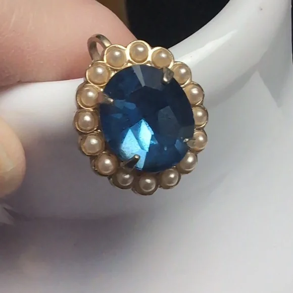 Vintage CORO Screwback Blue and Gold Tone Earrings - Picture 3 of 8